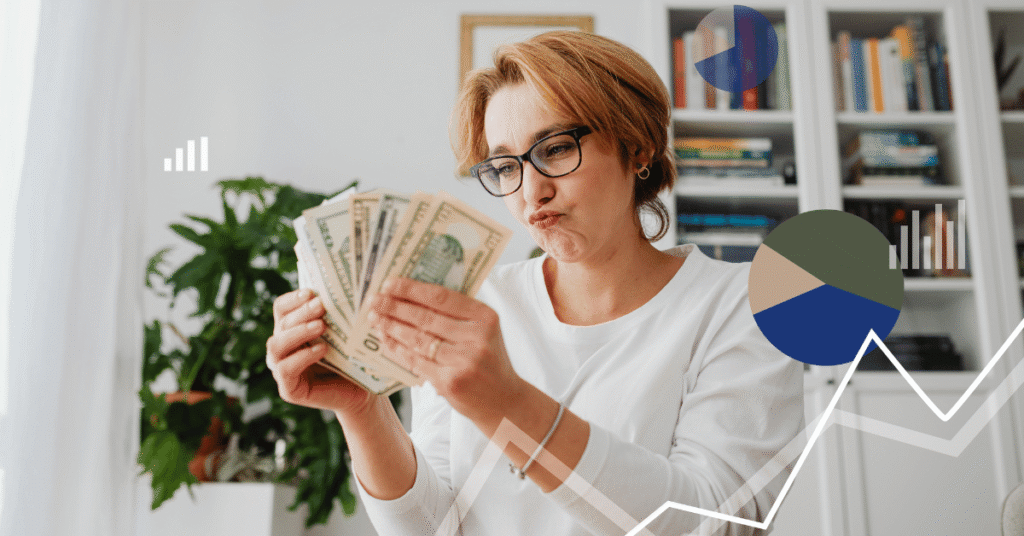 frau mit geld in der hand